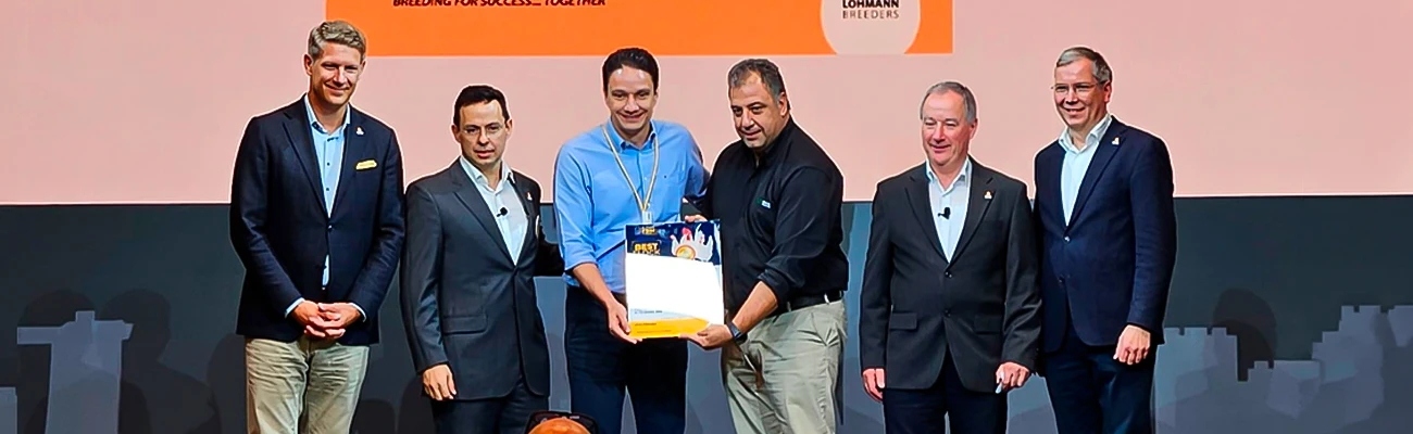 Planalto Postura e a ILD Brasil recebem o prêmio de melhor lote de matrizes do mundo da linhagem Lohmann LSL NA